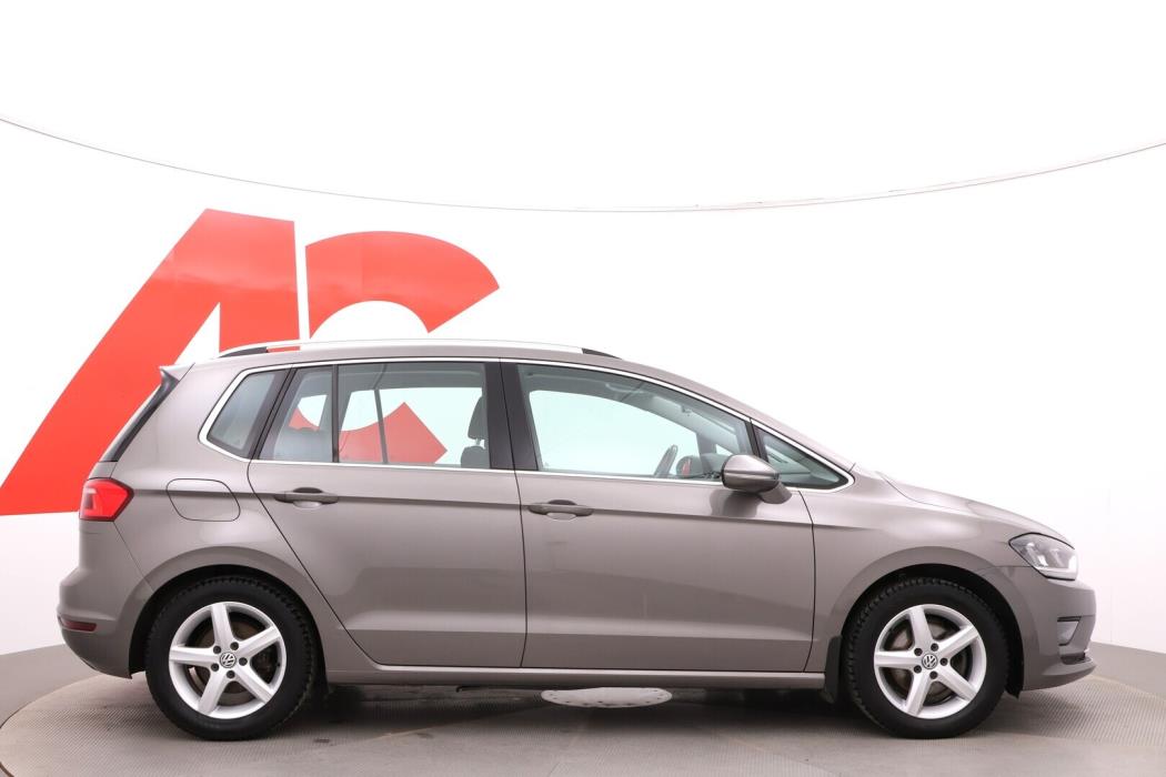 VOLKSWAGEN Golf Sportsvan 2015