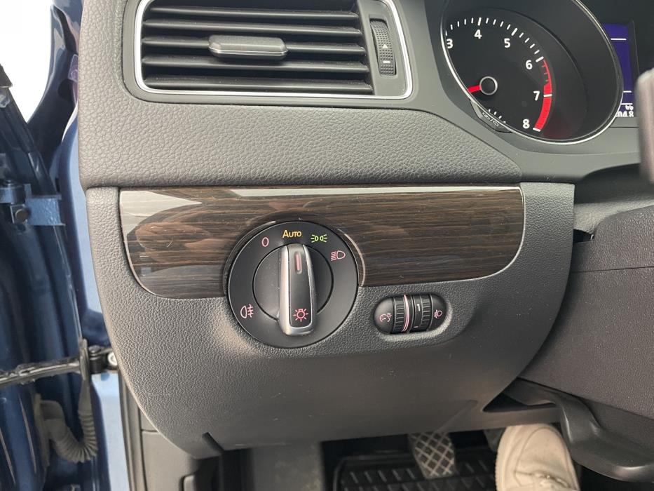 VOLKSWAGEN Jetta 2017