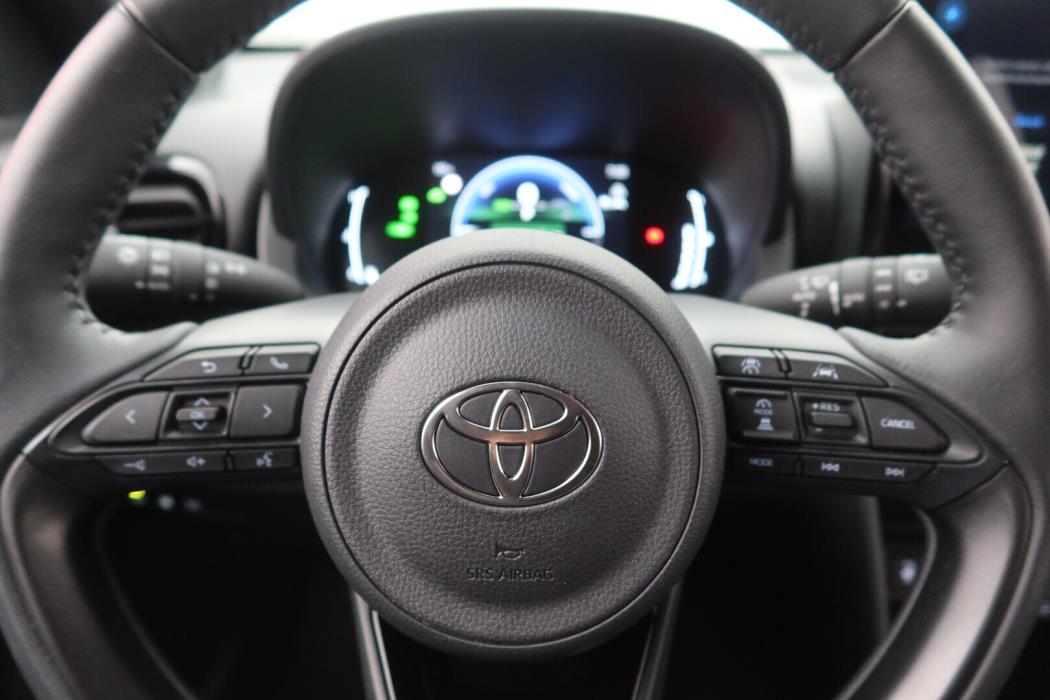 TOYOTA Yaris Cross 2025