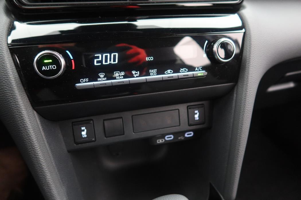 TOYOTA Yaris Cross 2025