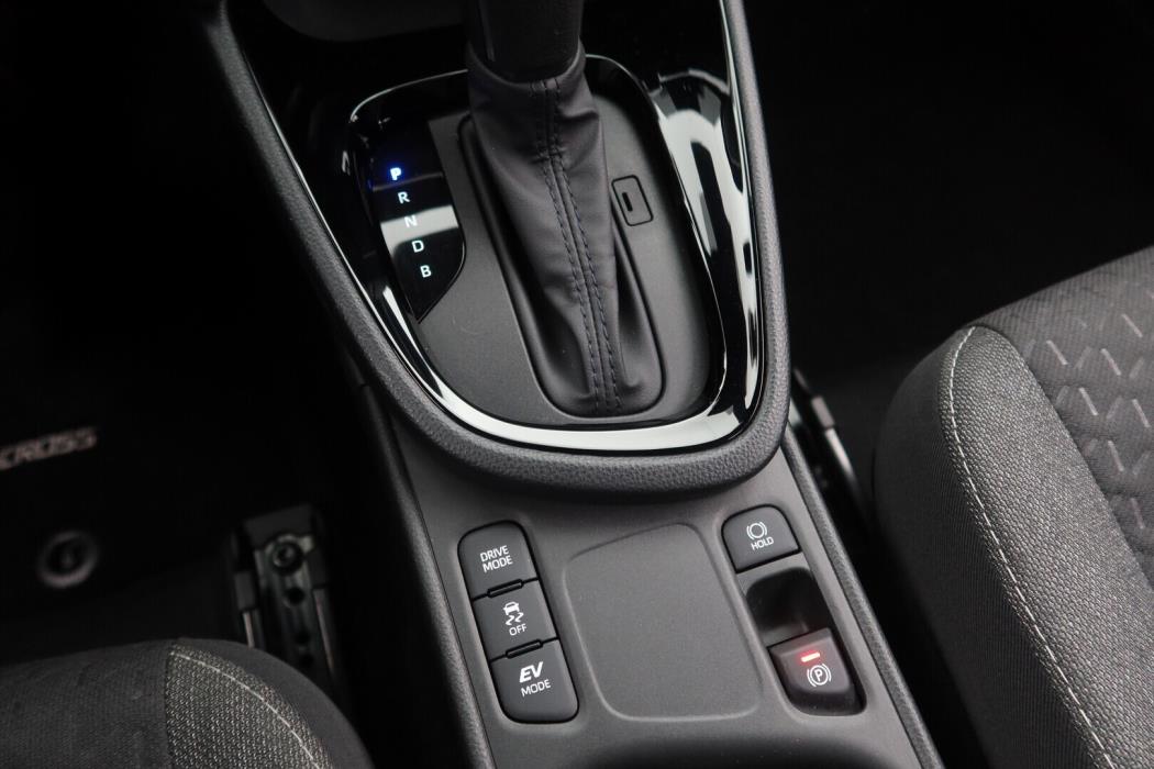 TOYOTA Yaris Cross 2025