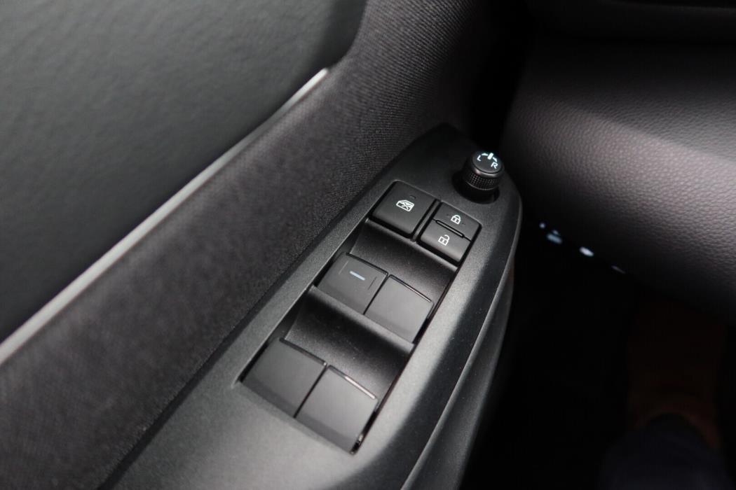 TOYOTA Yaris Cross 2025