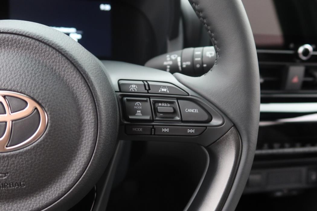 TOYOTA Yaris Cross 2025