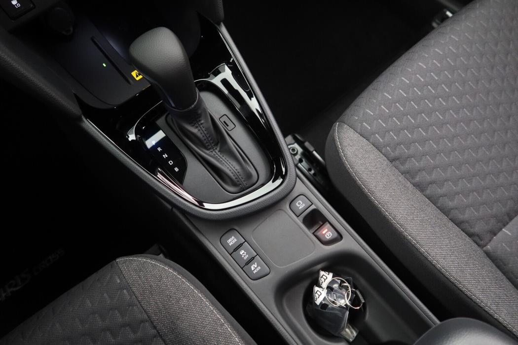 TOYOTA Yaris Cross 2025