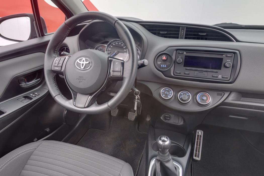 TOYOTA Yaris 2018