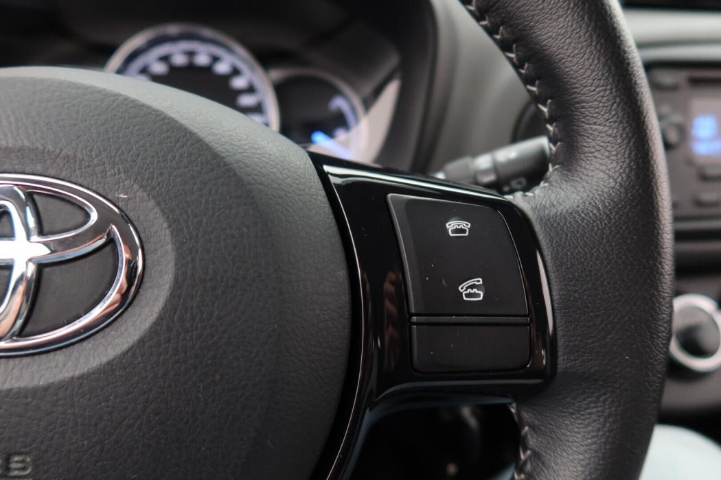 TOYOTA Yaris 2018
