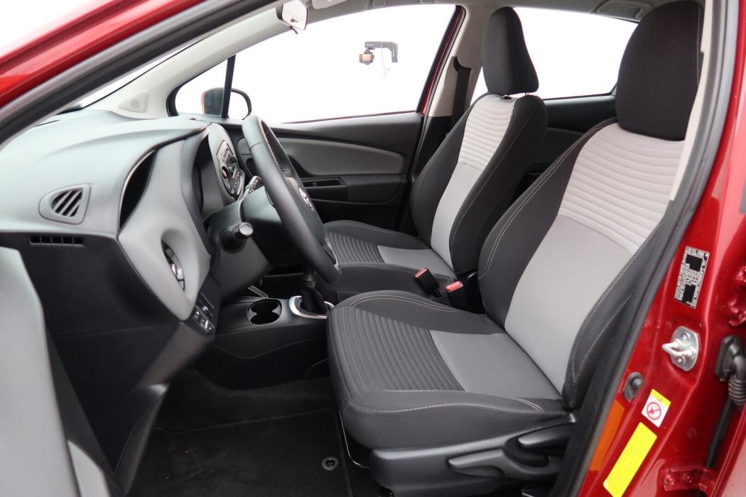 TOYOTA Yaris 2018