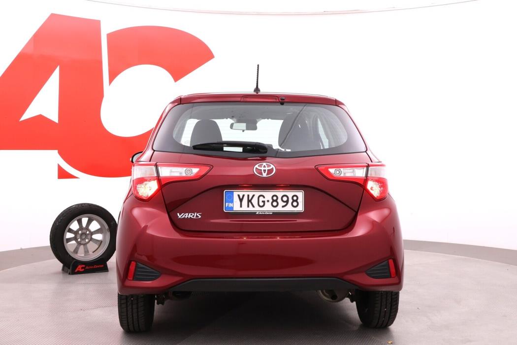 TOYOTA Yaris 2018