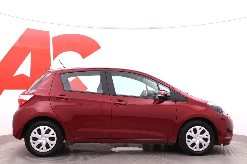 TOYOTA Yaris 2018