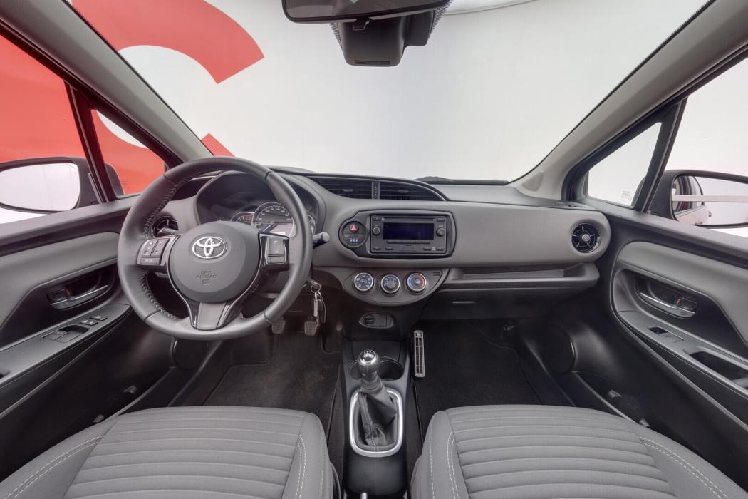 TOYOTA Yaris 2018