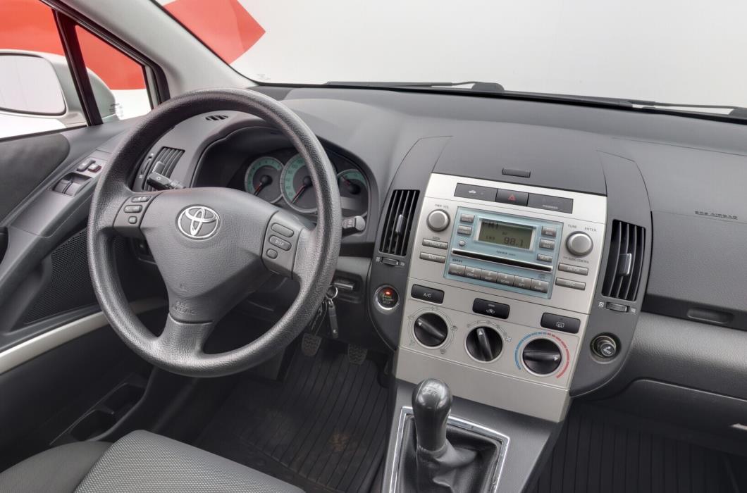 TOYOTA Corolla Verso 2005