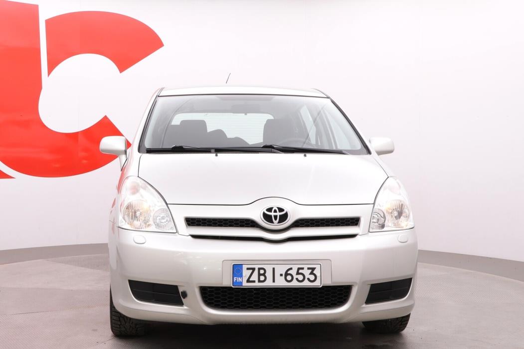 TOYOTA Corolla Verso 2005