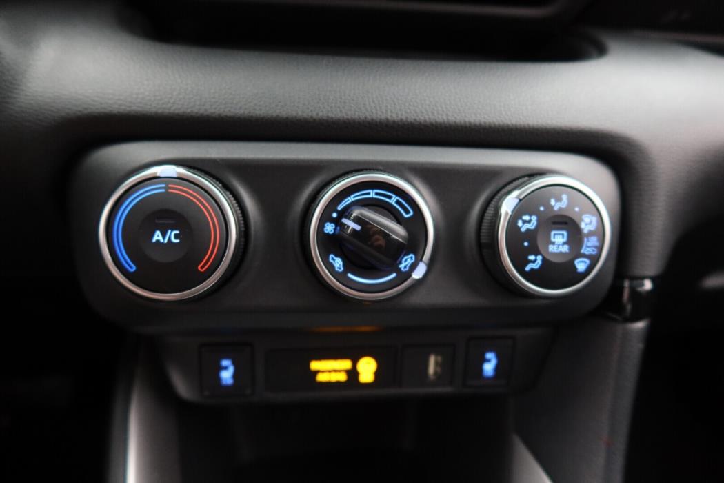 TOYOTA Yaris 2023