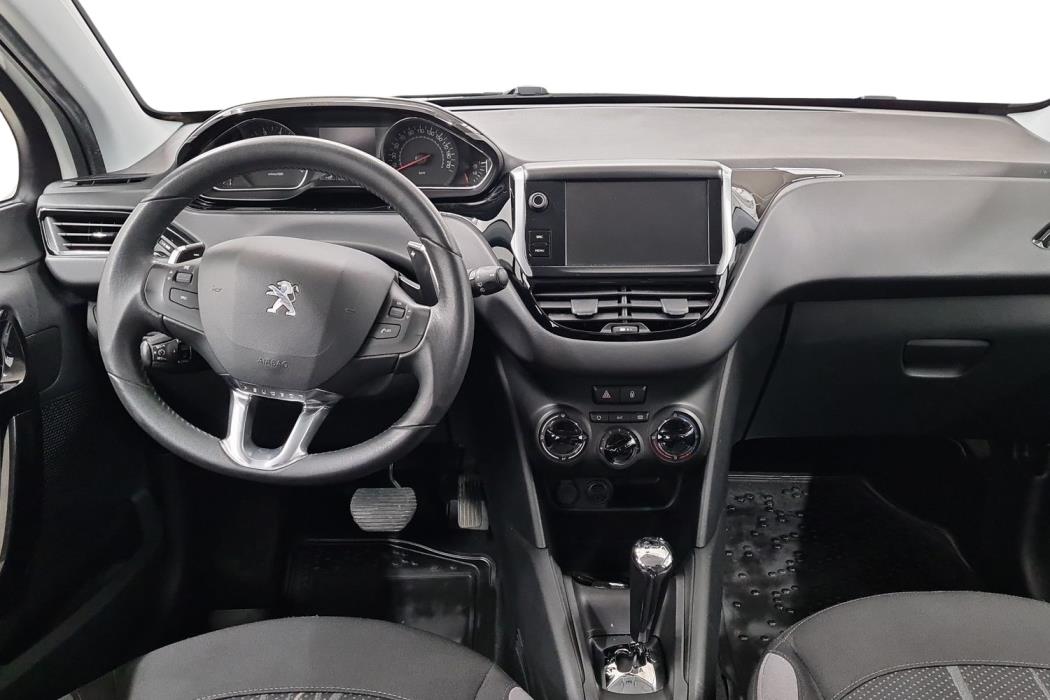 PEUGEOT 208 2015