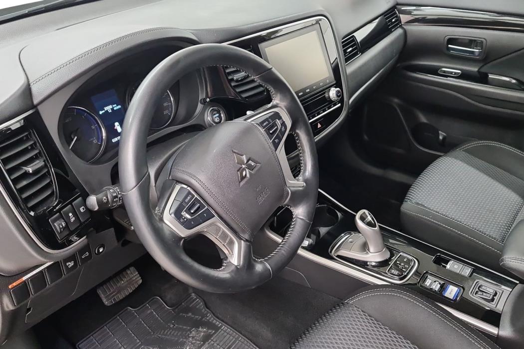 MITSUBISHI OUTLANDER PHEV 2019