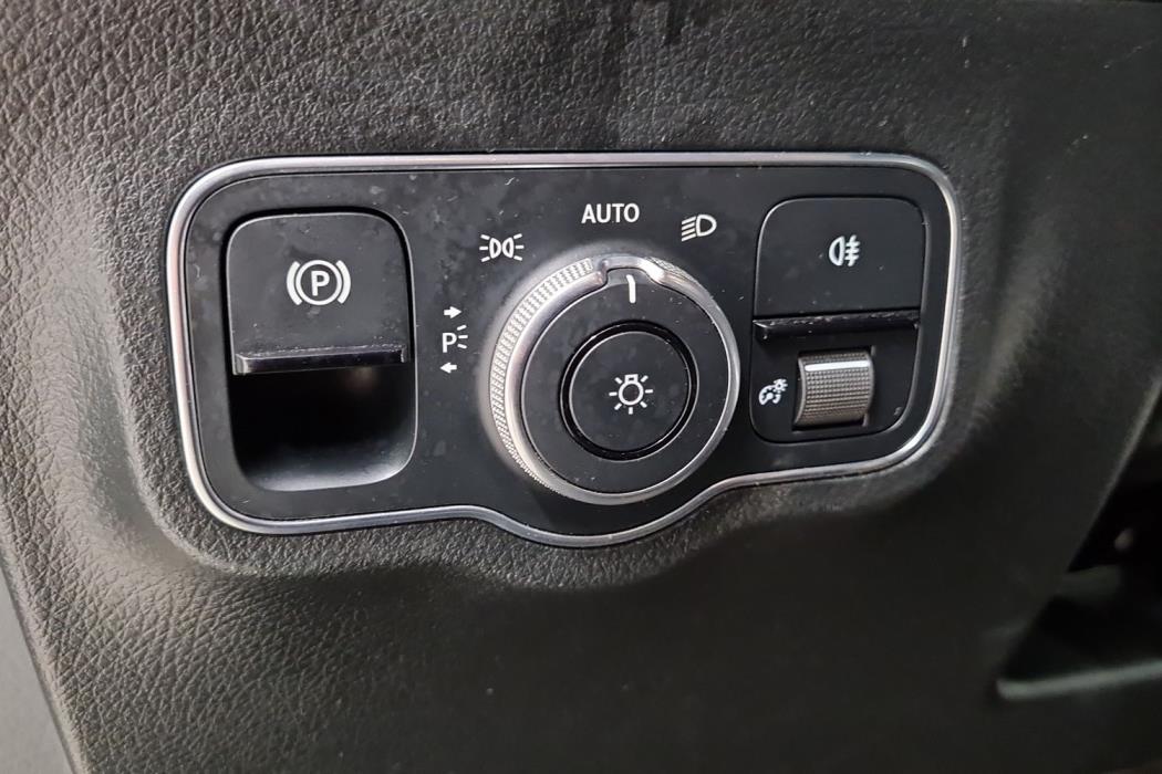 MERCEDES-BENZ B 2021
