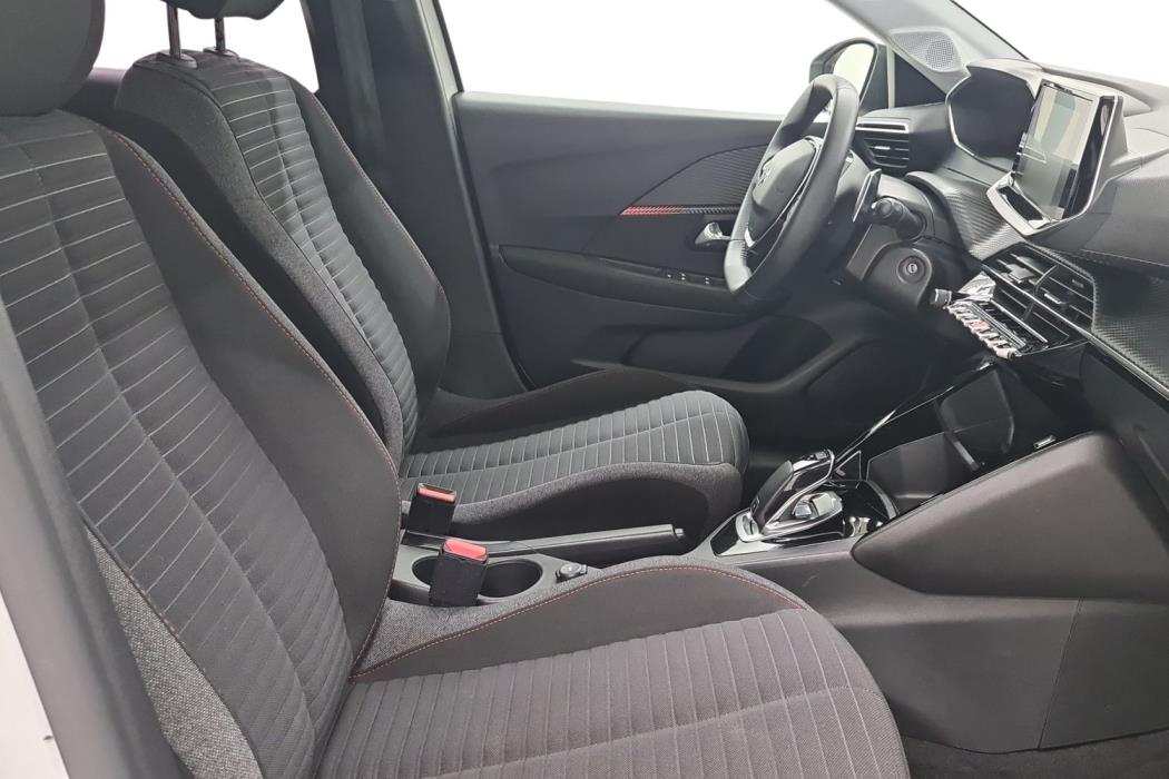 PEUGEOT 208 2021