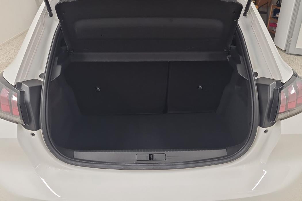 PEUGEOT 208 2021