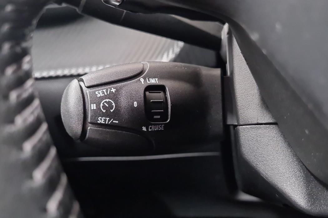 PEUGEOT 208 2021