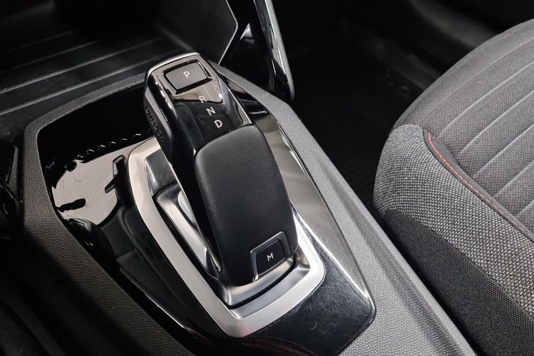 PEUGEOT 208 2021