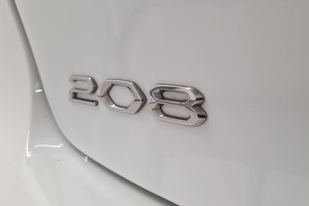 PEUGEOT 208 2021