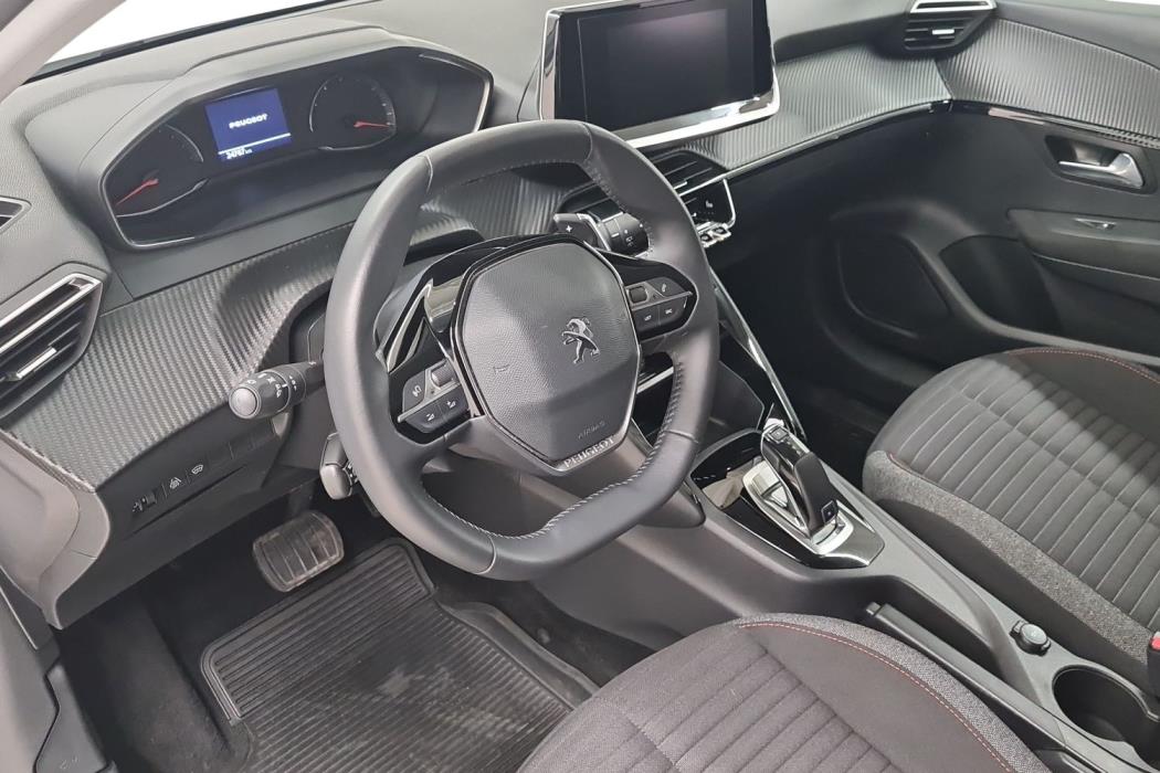 PEUGEOT 208 2021