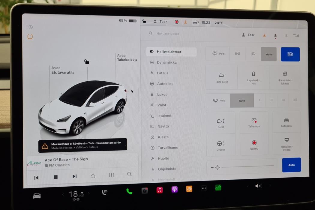TESLA Model Y 2023