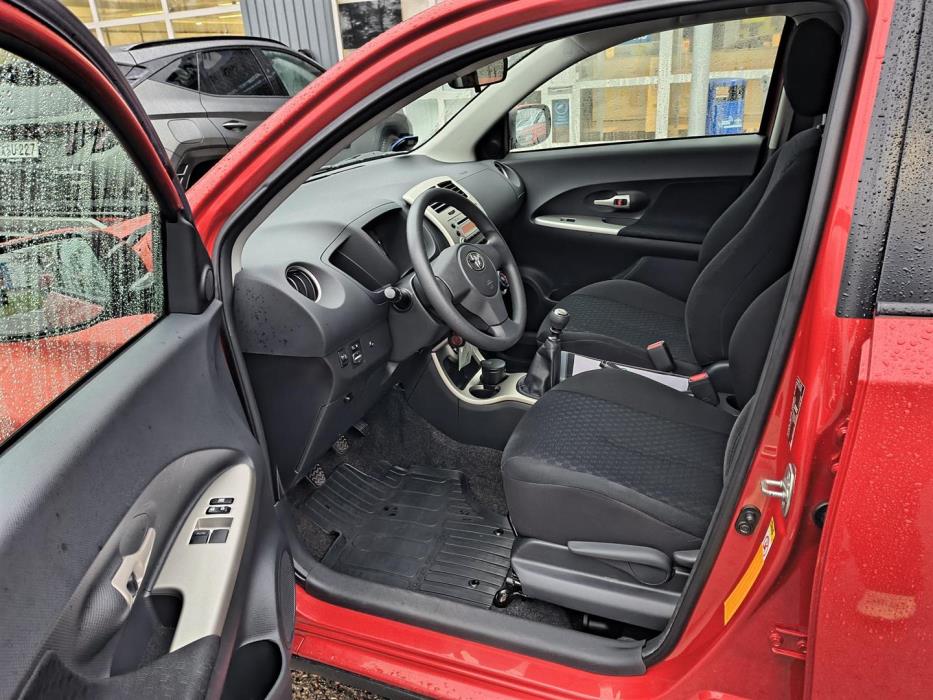 TOYOTA Urban Cruiser 2009