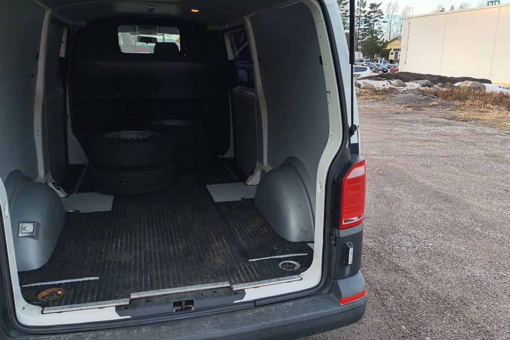 VOLKSWAGEN TRANSPORTER 2018