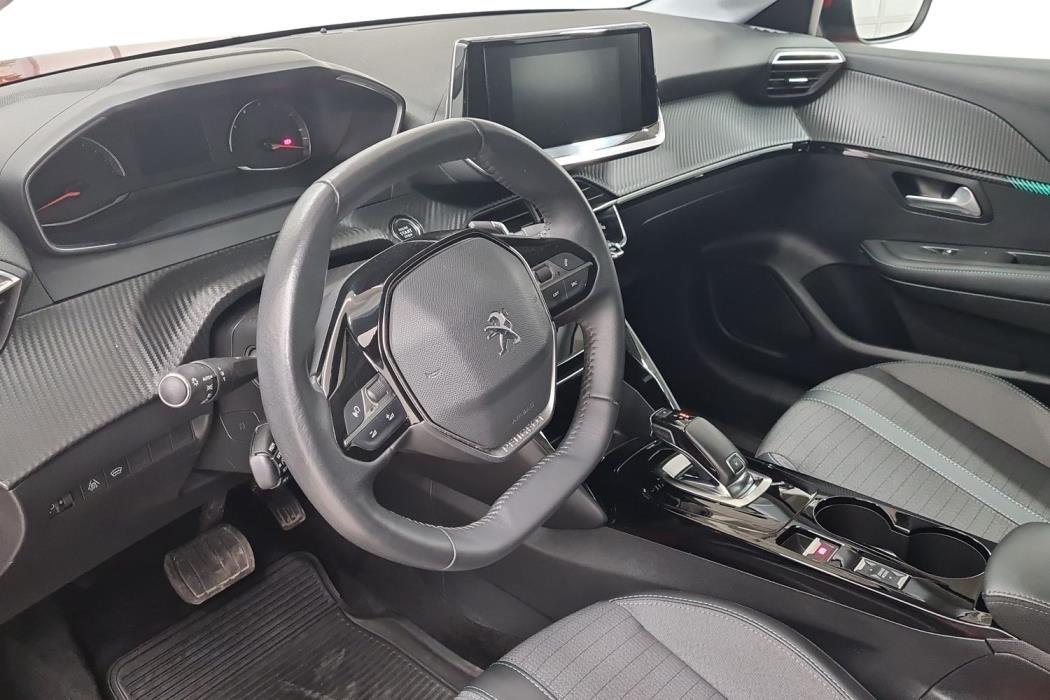 PEUGEOT 208 2021