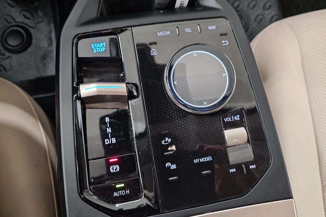 BMW iX 2023