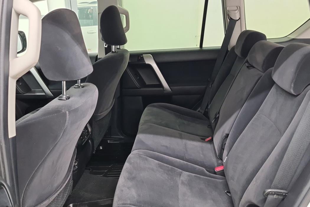 TOYOTA LAND CRUISER 2016