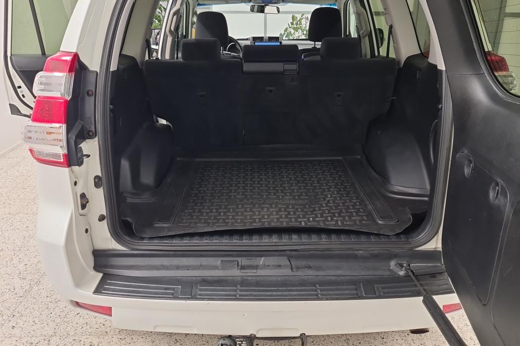 TOYOTA LAND CRUISER 2016