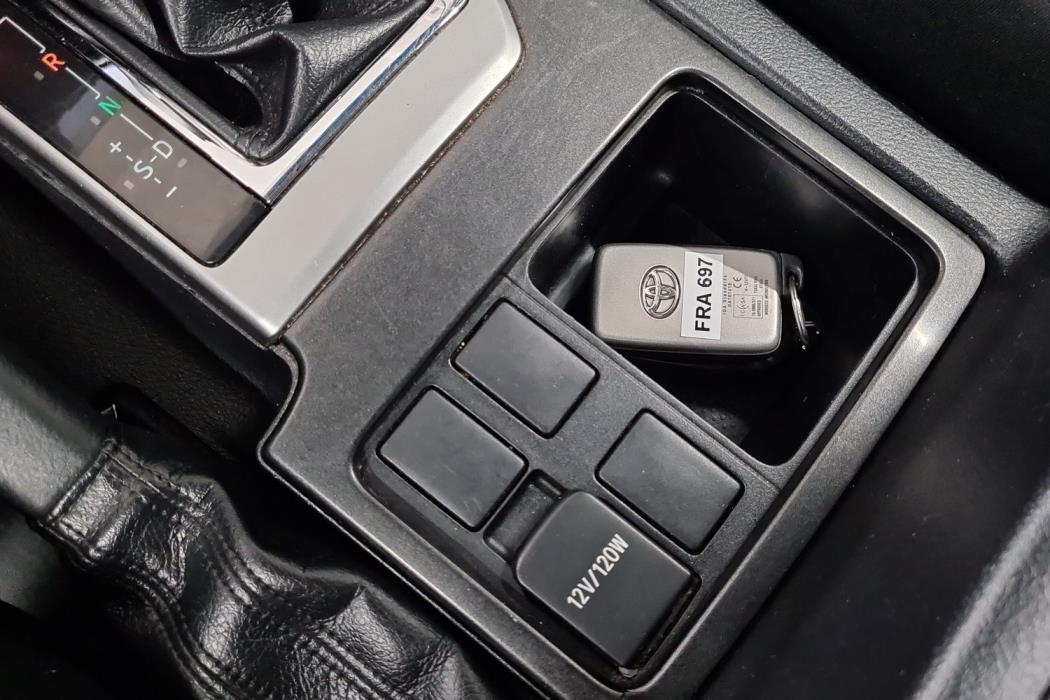 TOYOTA LAND CRUISER 2016