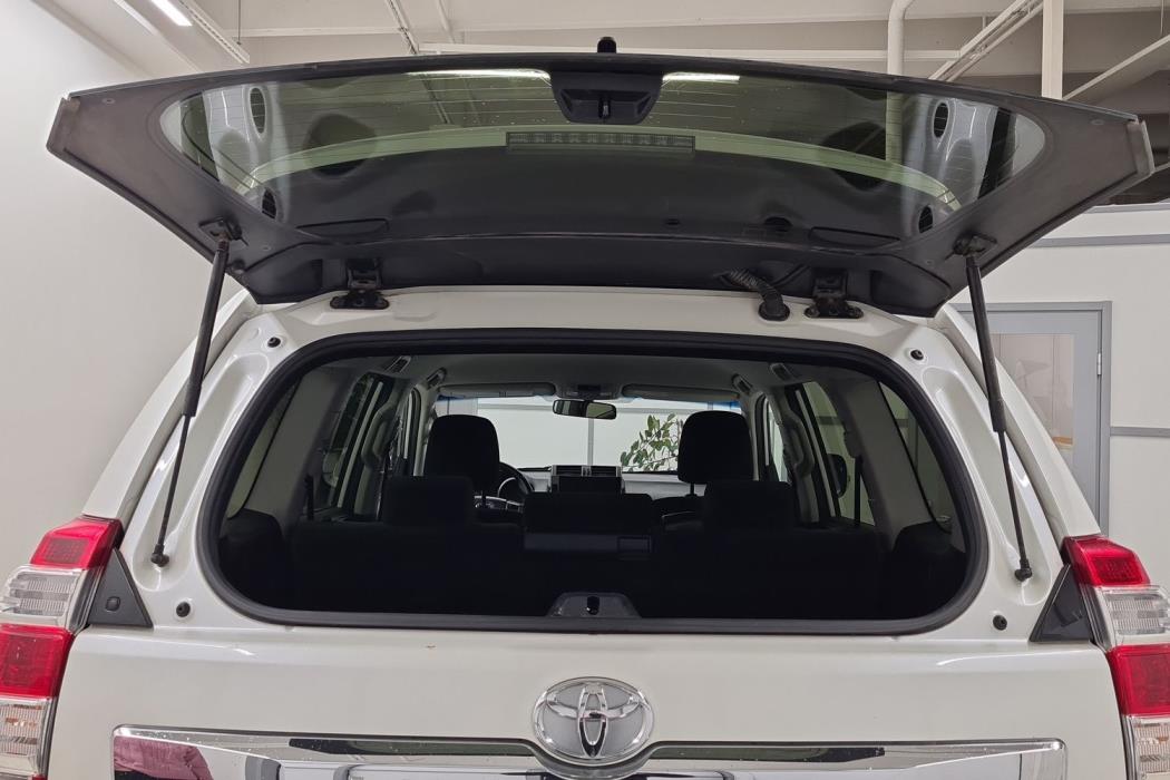 TOYOTA LAND CRUISER 2016