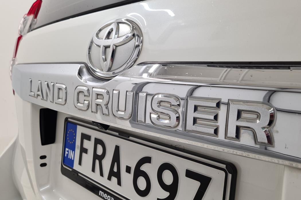 TOYOTA LAND CRUISER 2016