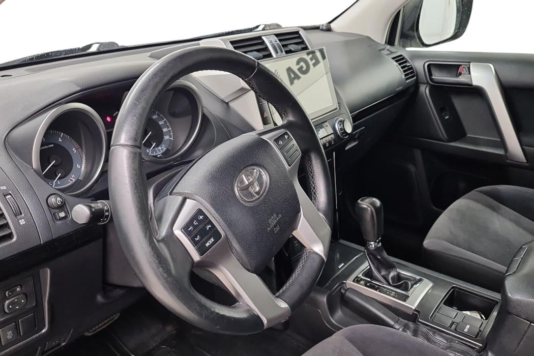 TOYOTA LAND CRUISER 2016