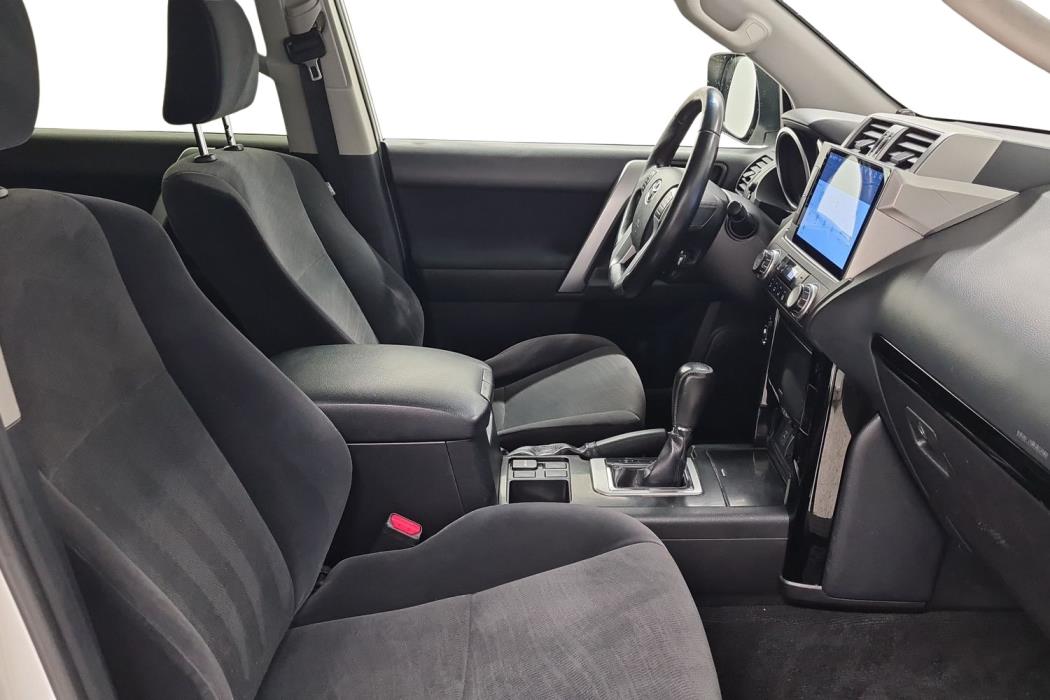 TOYOTA LAND CRUISER 2016