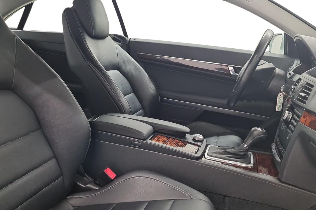 MERCEDES-BENZ E 2009