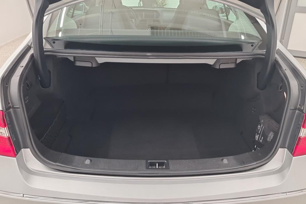 MERCEDES-BENZ E 2009