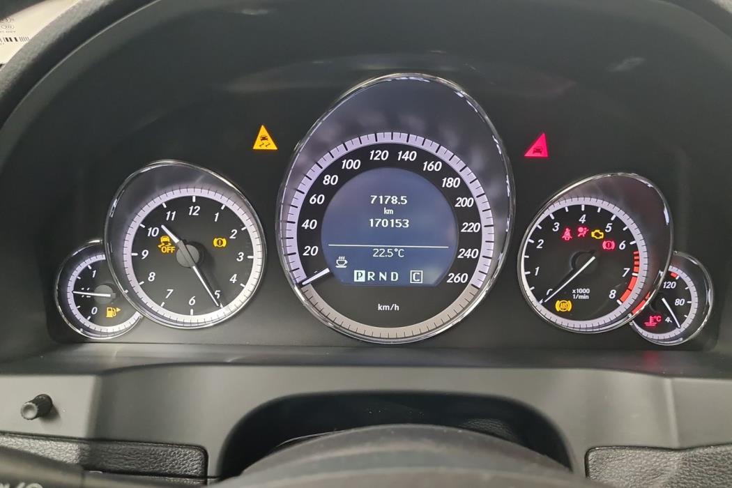 MERCEDES-BENZ E 2009