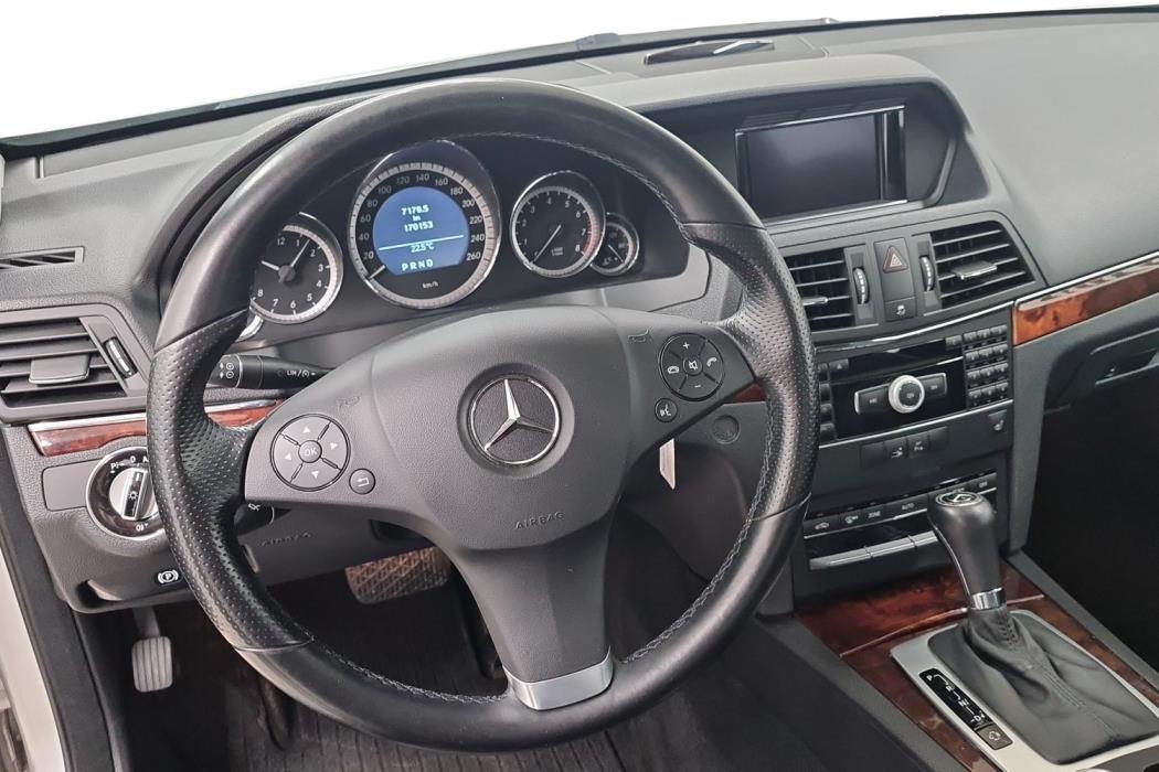 MERCEDES-BENZ E 2009