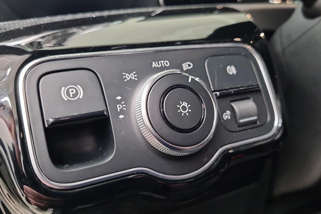 MERCEDES-BENZ A 2019