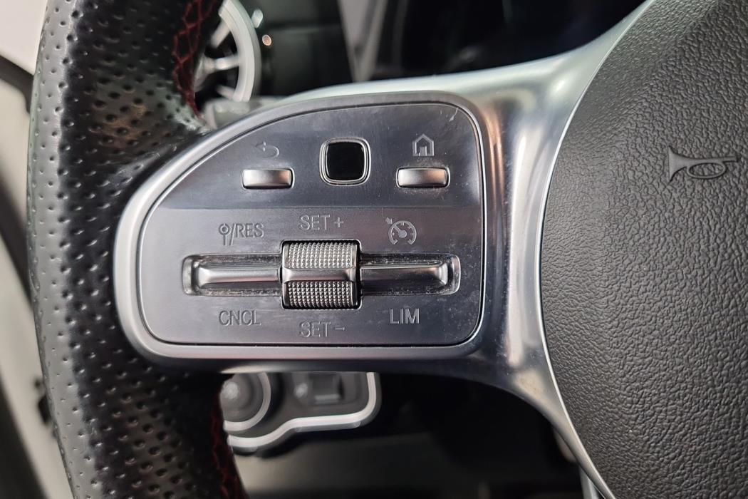 MERCEDES-BENZ A 2019