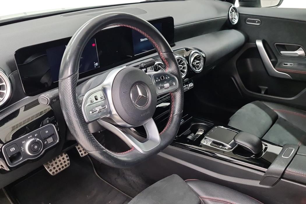MERCEDES-BENZ A 2019