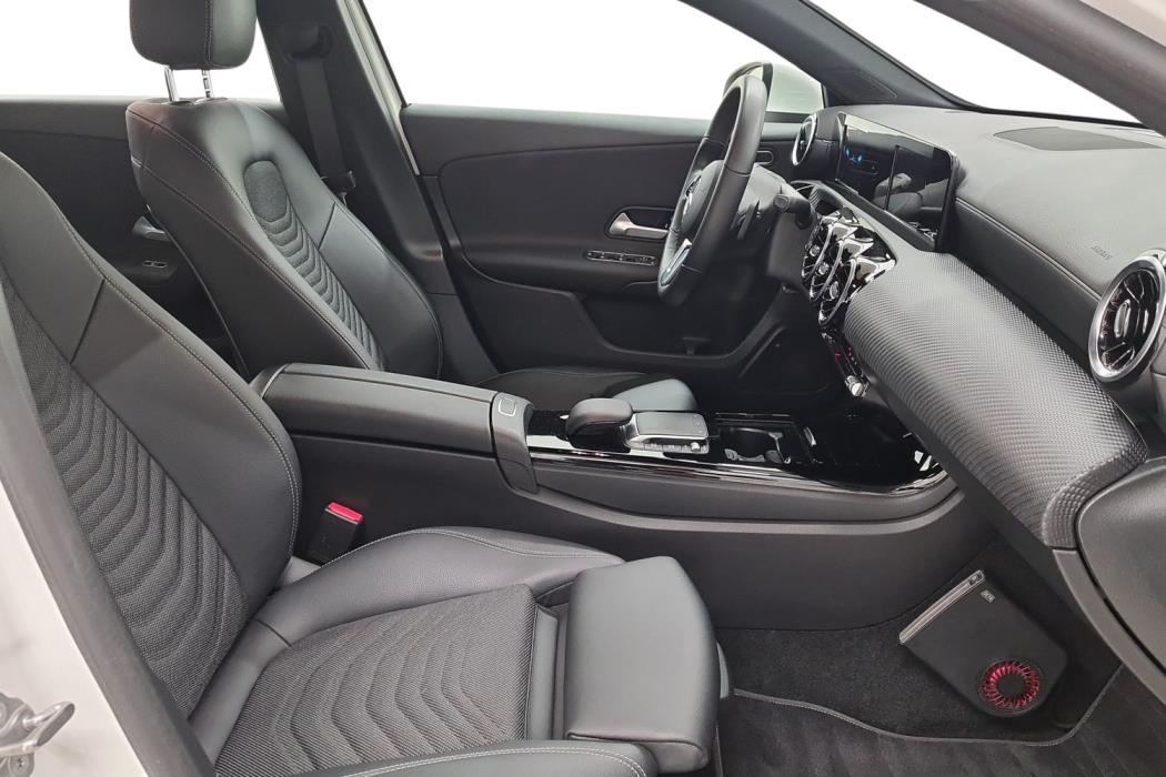 MERCEDES-BENZ A 2021