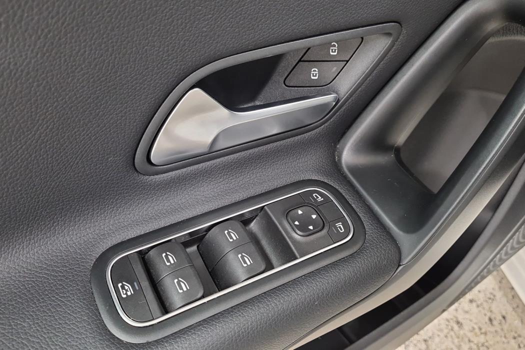 MERCEDES-BENZ A 2021