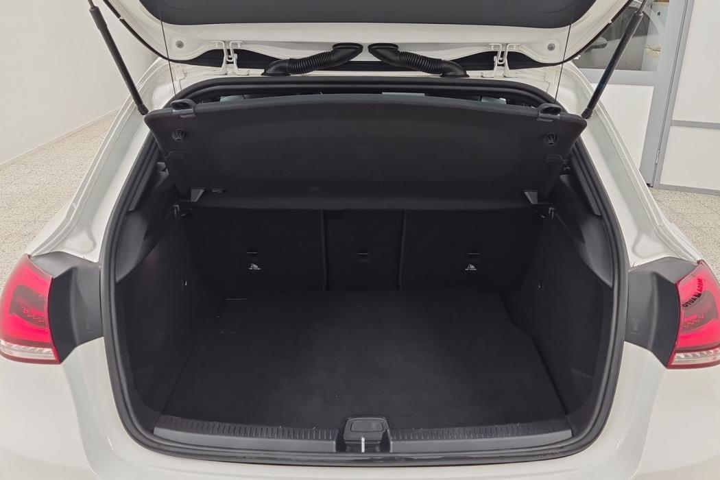 MERCEDES-BENZ A 2021