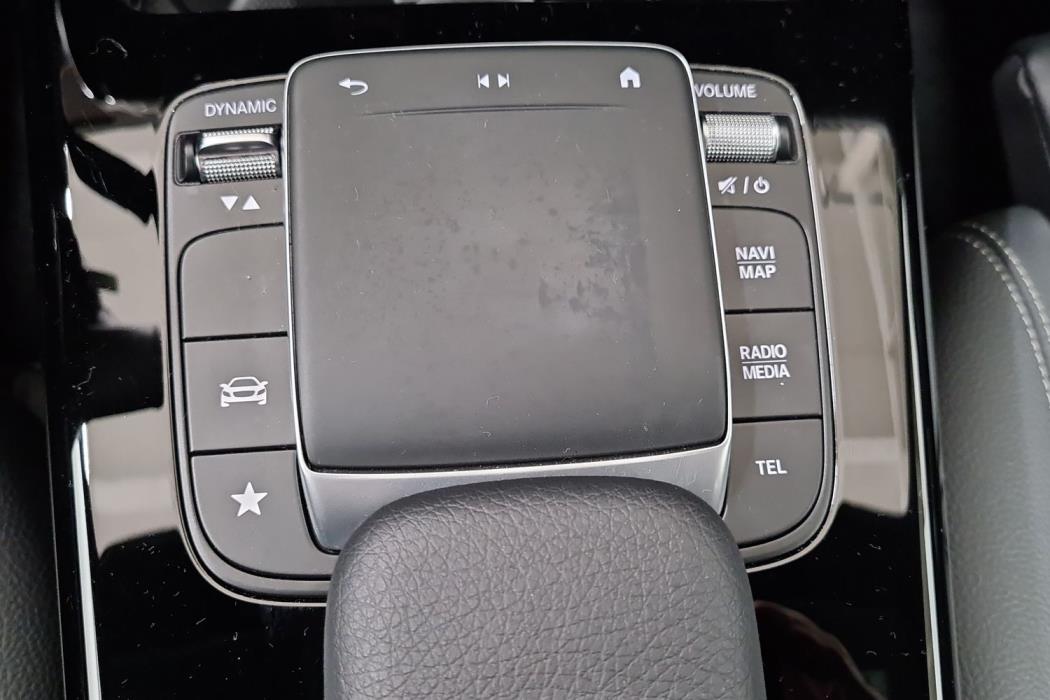 MERCEDES-BENZ A 2021