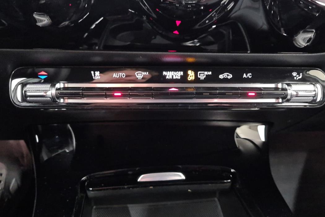 MERCEDES-BENZ A 2021